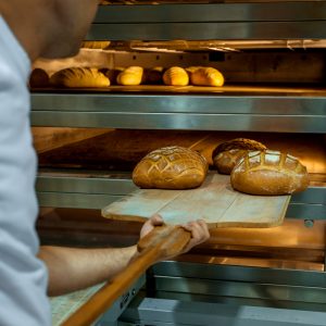 Cottura_del_pane_nel_forno_a_legna_ricette_e_consigli_e517c9fcba